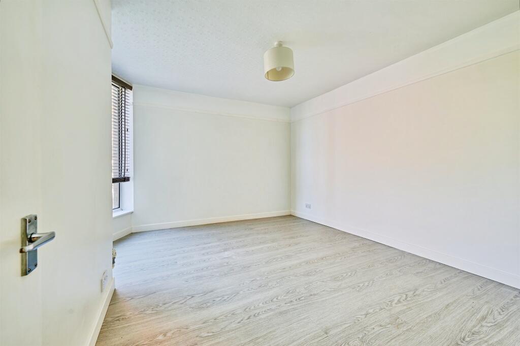 Flat Ingleside Court in Uttlesford