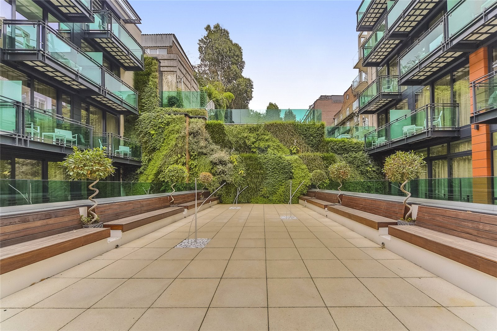 Flat Finchley Road in Greater London