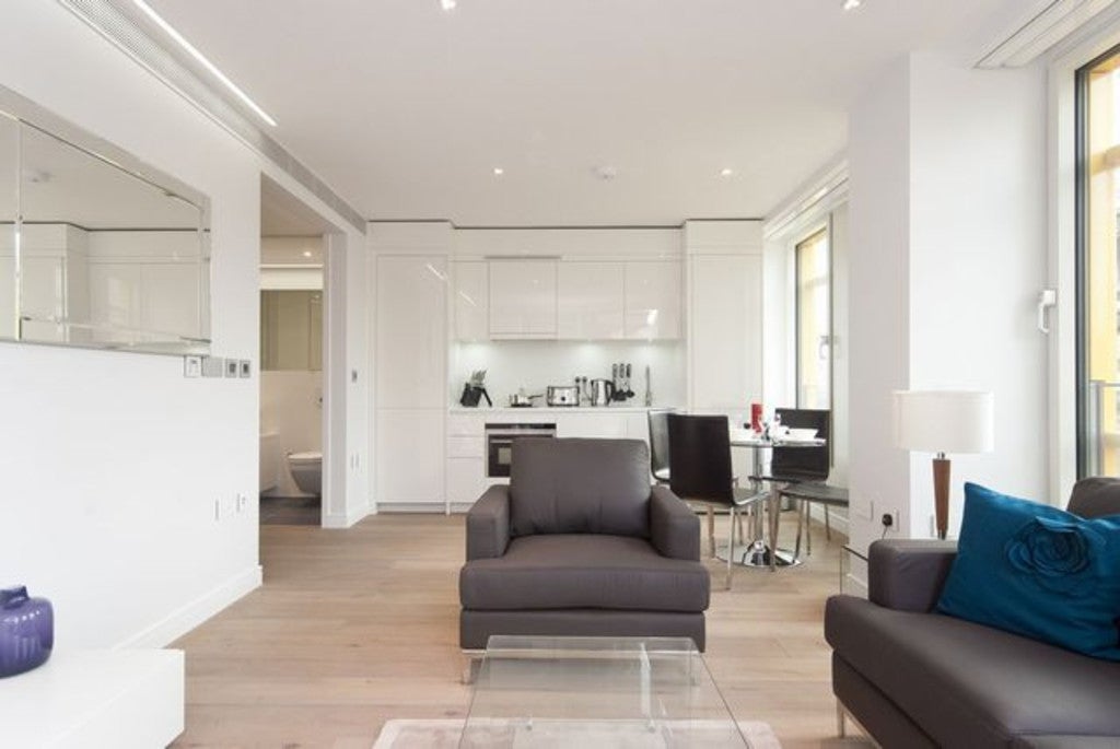 Flat Central St Giles Piazza in London
