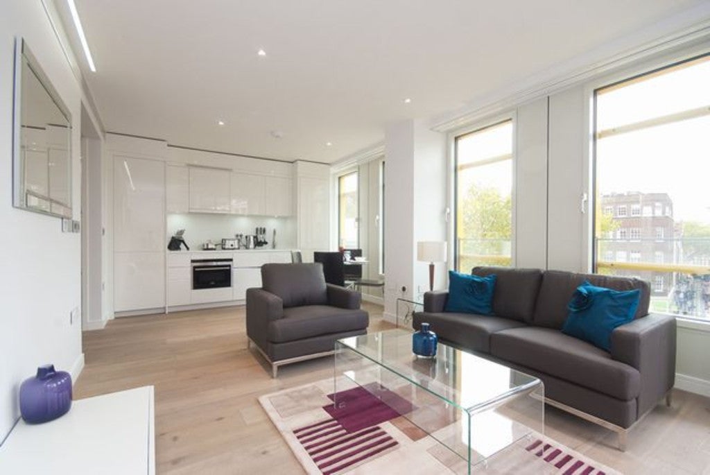 Flat Central St Giles Piazza in London