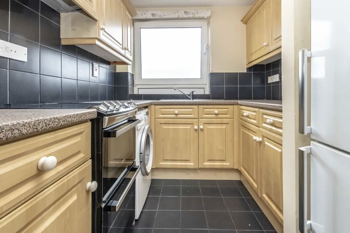 Flat Ewell Road in Greater London