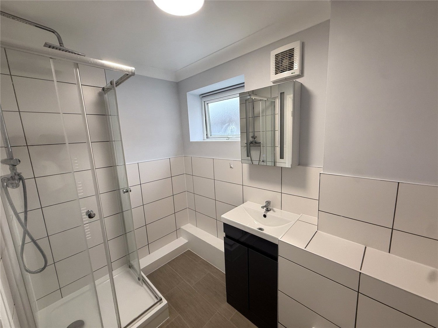 Flat Bradley Road in Greater London