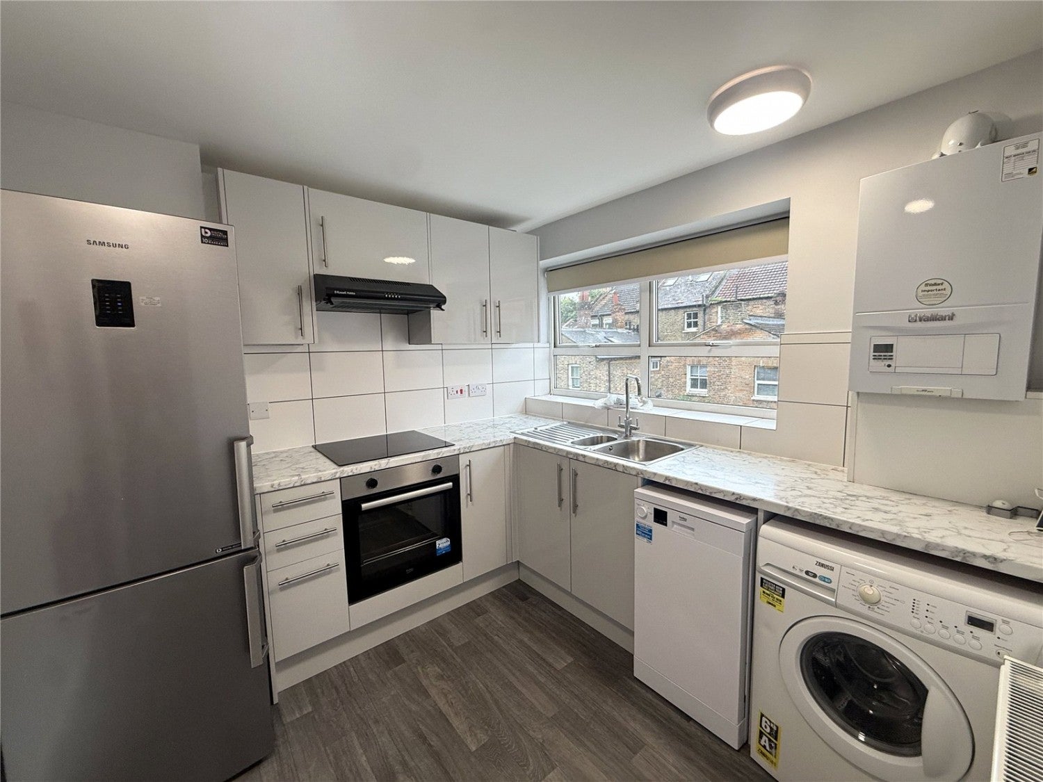 Flat Bradley Road in Greater London