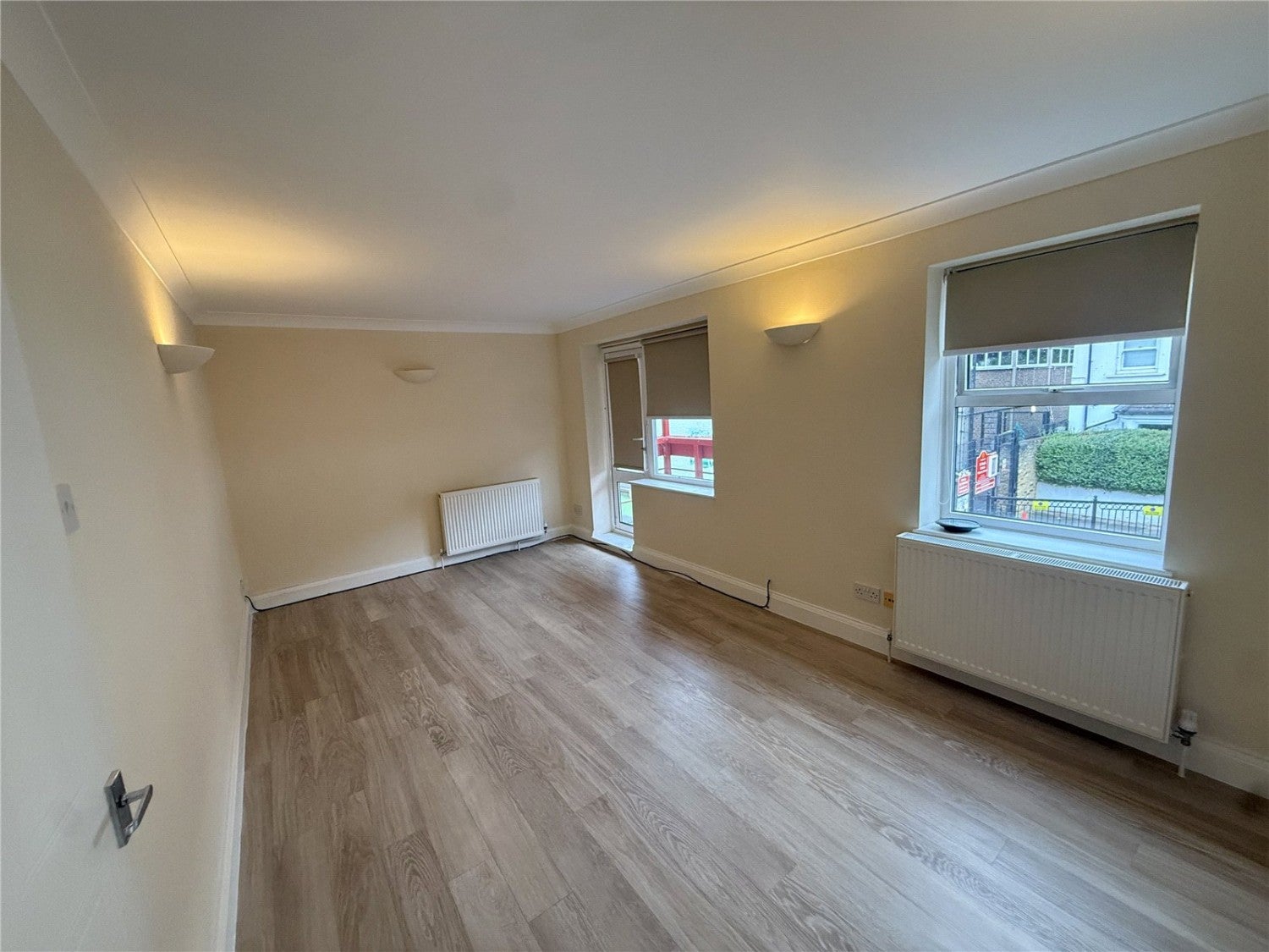 Flat Bradley Road in Greater London