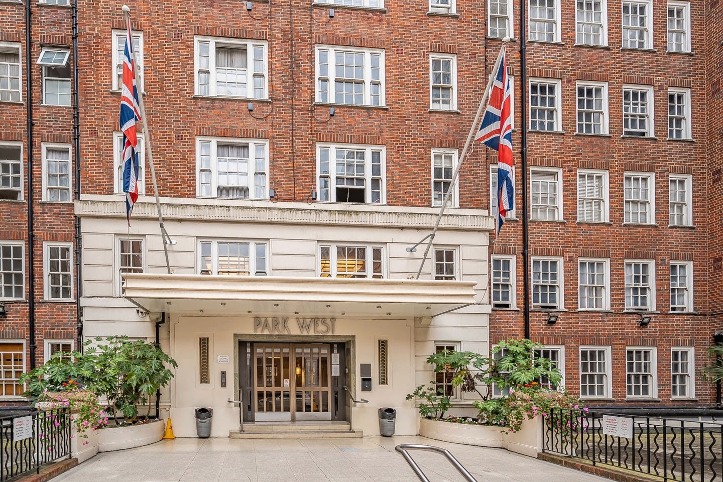 Flat Park West Place in City of Westminster