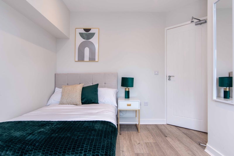 Room Trevor Road in Nottingham