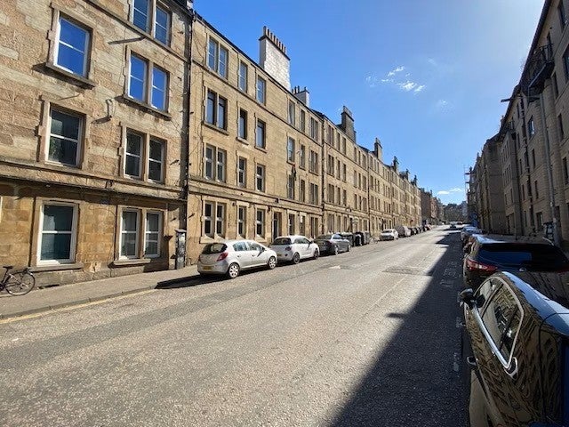 Flat Yeaman Place in City of Edinburgh