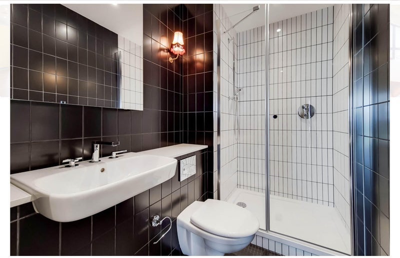 Room Lakeside Way in Greater London