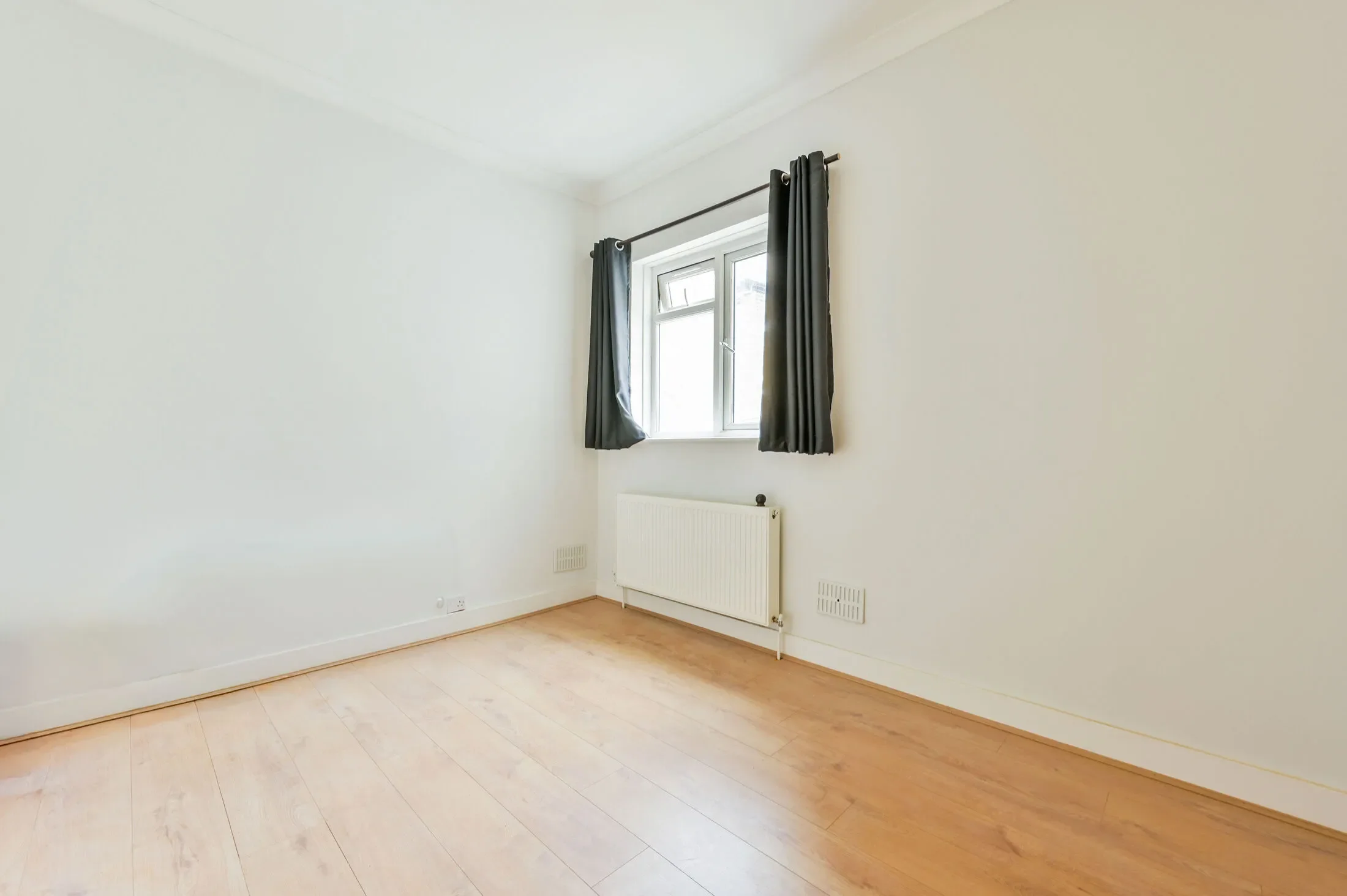 Flat Boston Manor Road in Greater London