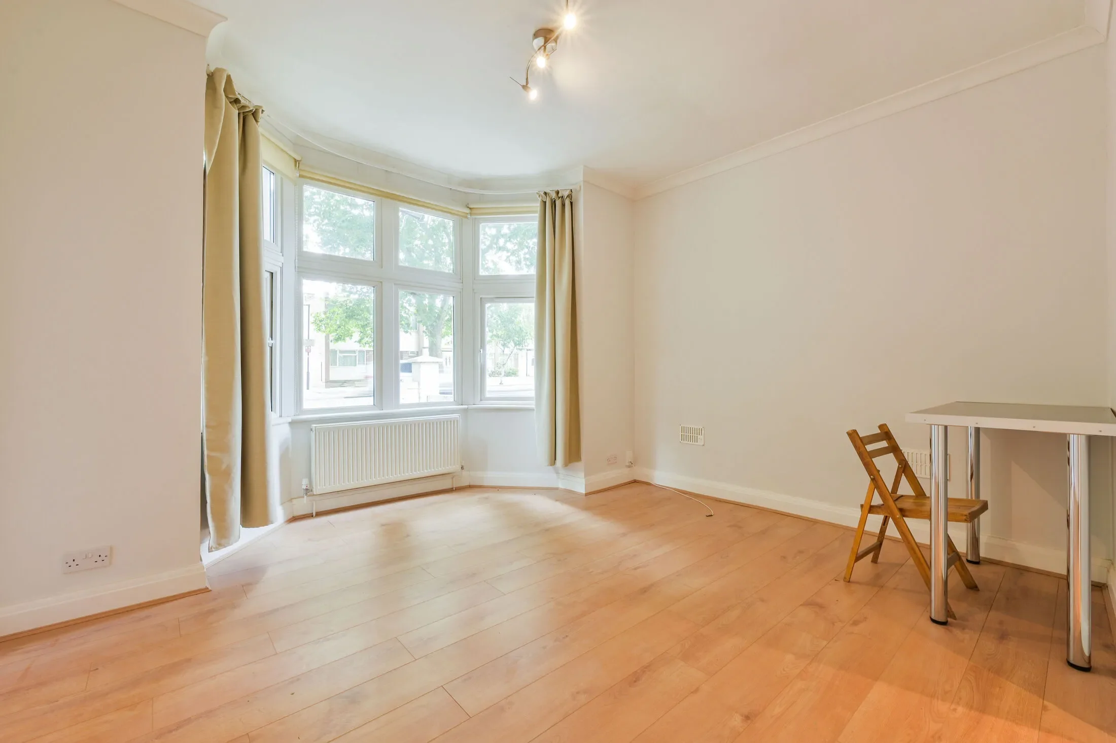 Flat Boston Manor Road in Greater London