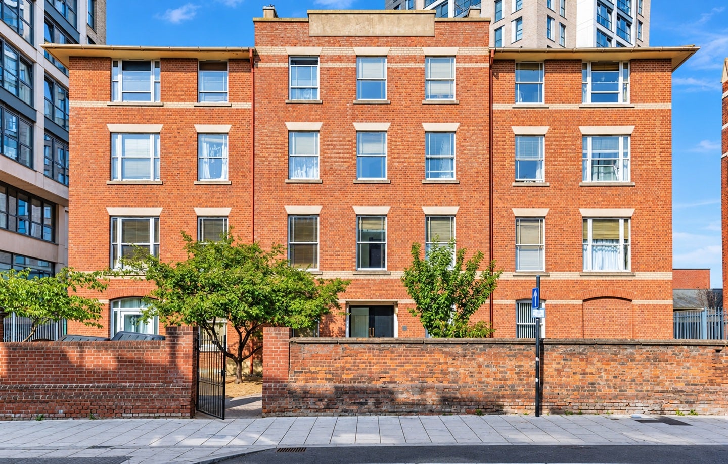 Flat Poplar Walk in Greater London