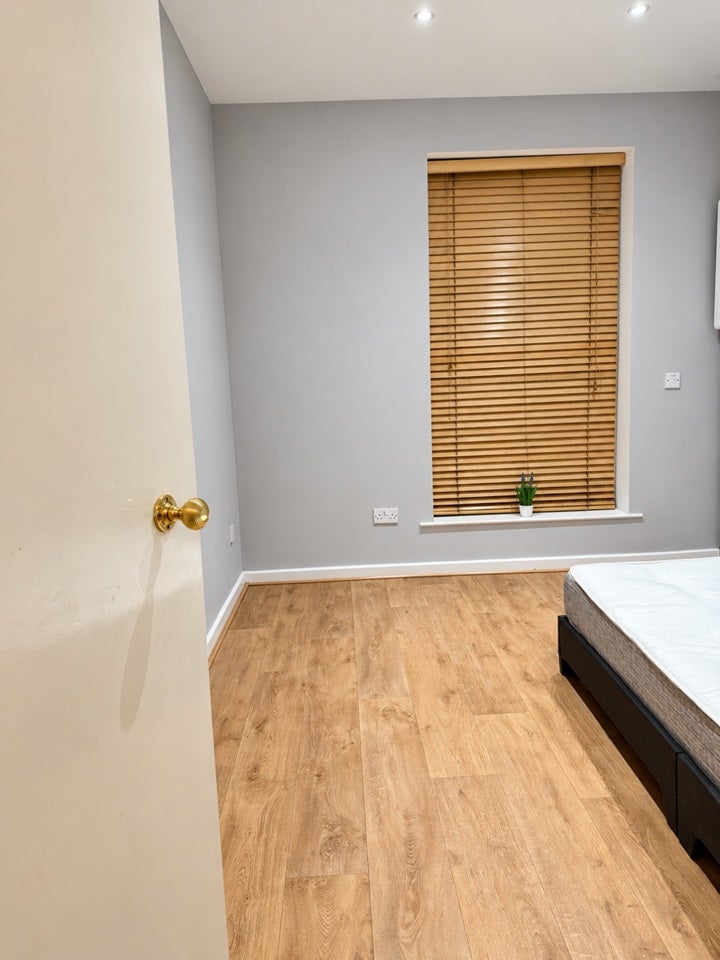 Flat Poplar Walk in Greater London