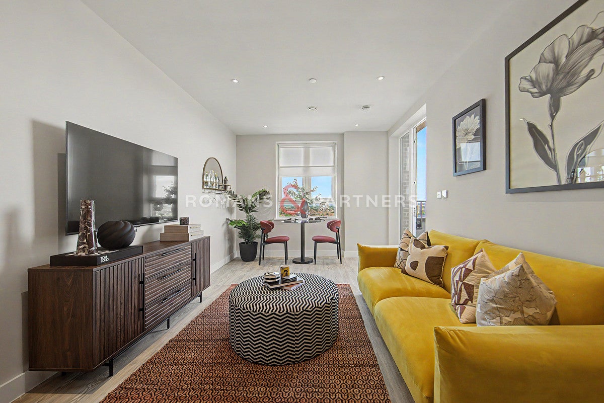 Flat Chequers Lane in Greater London