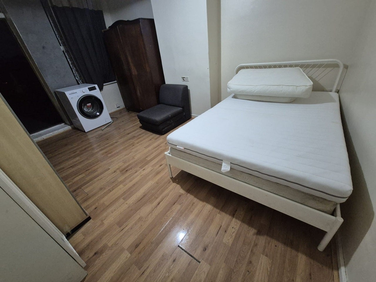 Room Bordars Road in Greater London