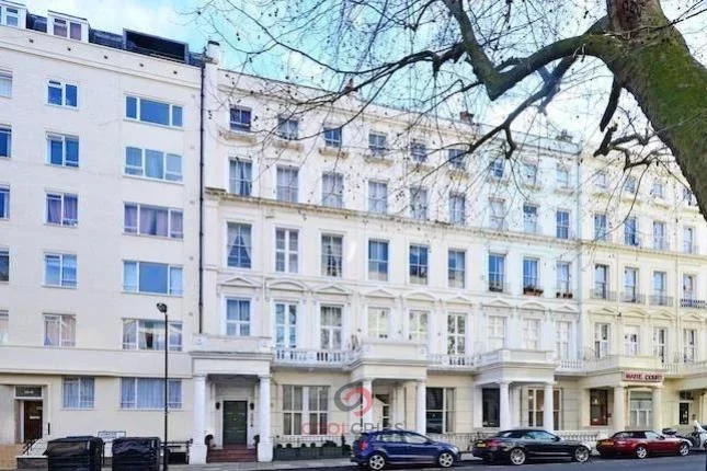 Flat Leinster Gardens in City of Westminster