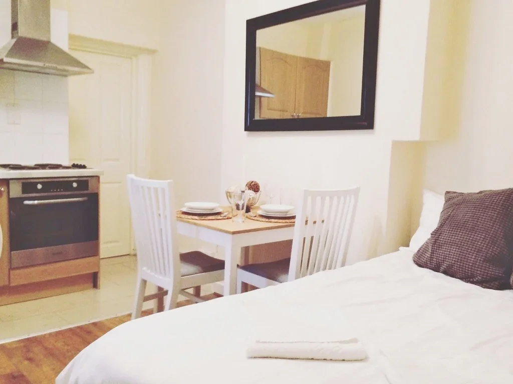 Flat Leinster Gardens in City of Westminster