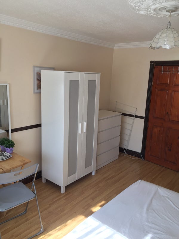 Room Nottingham Avenue in Greater London