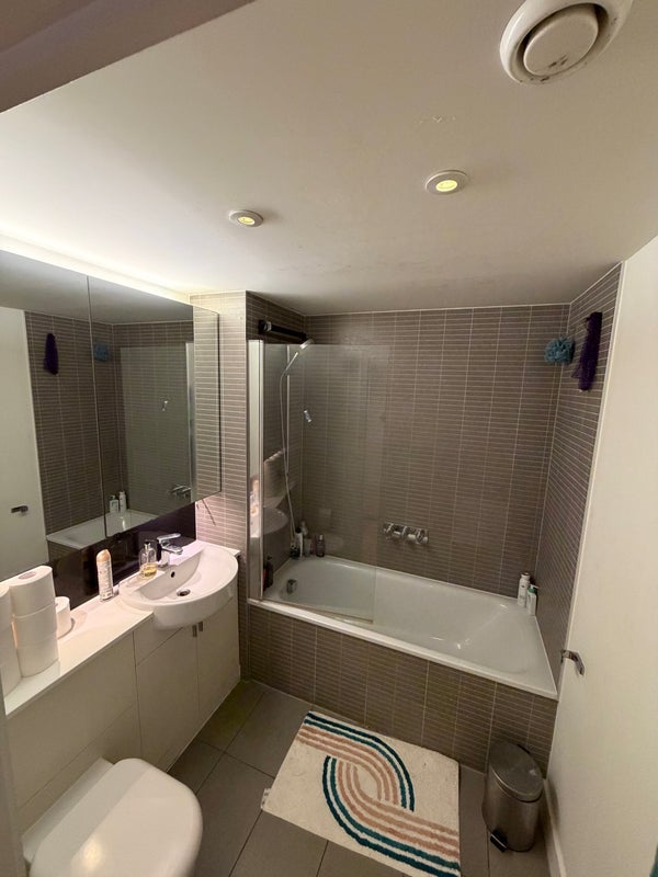 Room Elis Way in Greater London