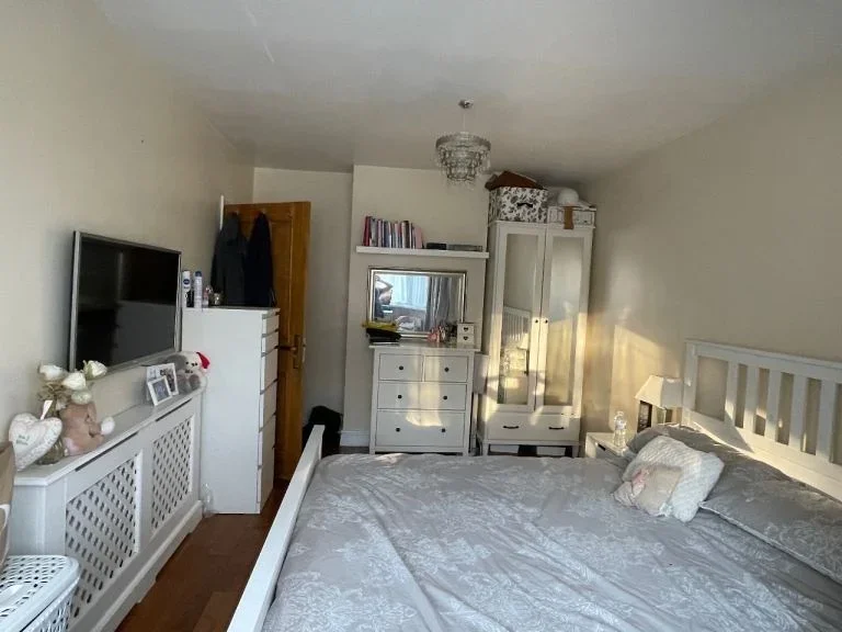 Room Underwood Road in Greater London