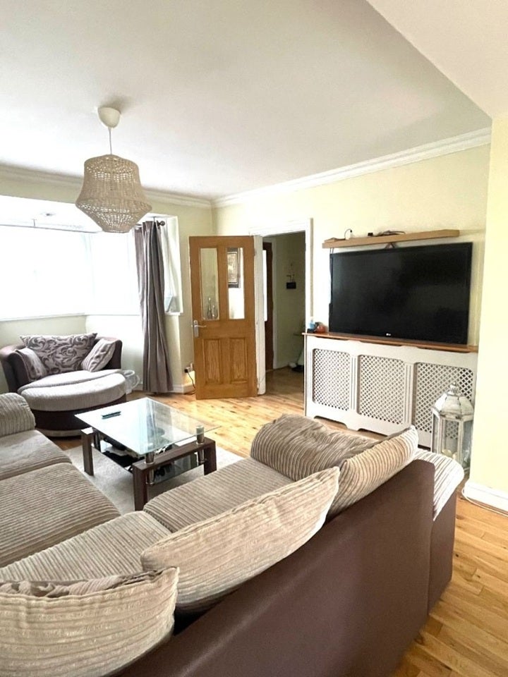 Room Underwood Road in Greater London