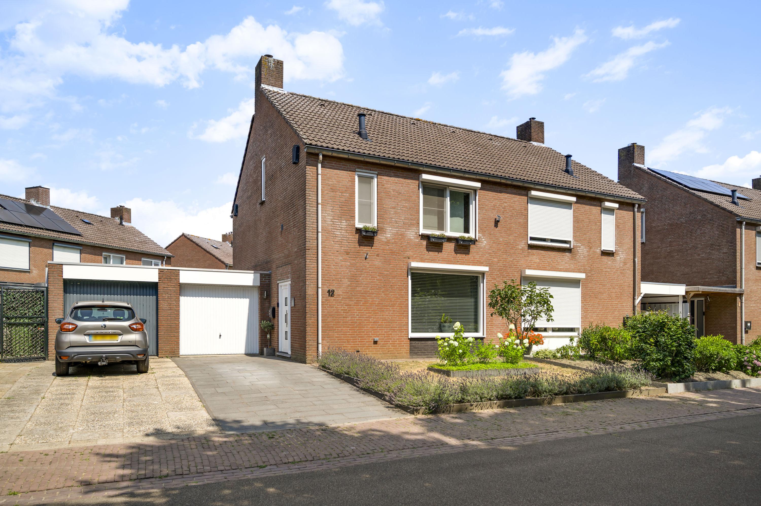 Huis Houthemerweg 12 in Heel