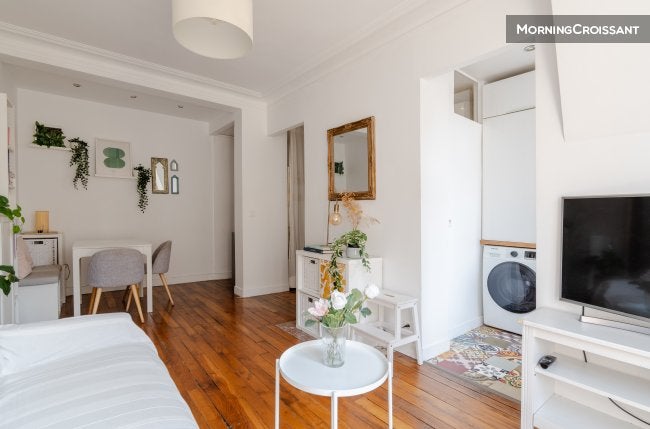 Flat Rue Cyrano de Bergerac in Paris