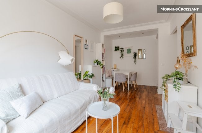 Flat Rue Cyrano de Bergerac in Paris
