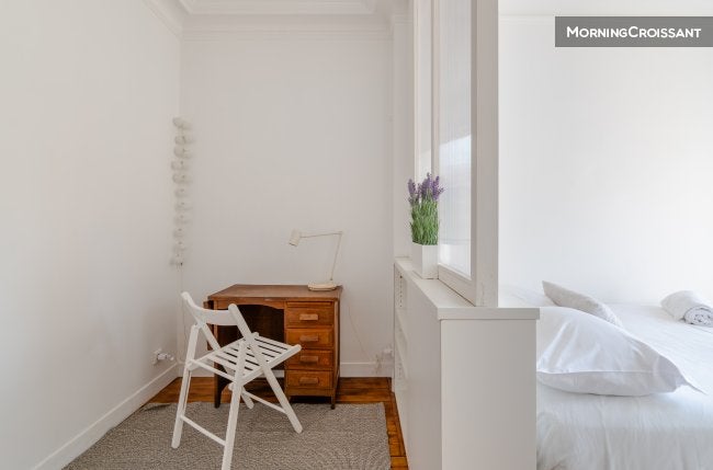 Flat Rue Cyrano de Bergerac in Paris