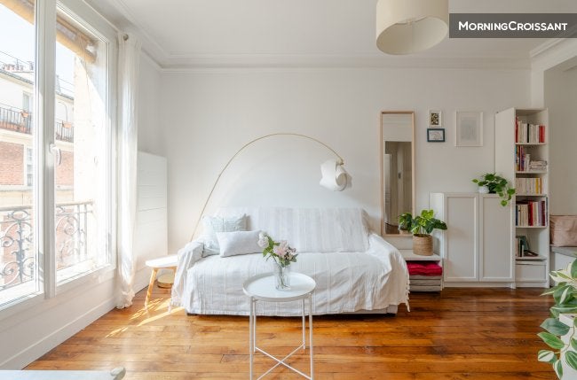 Flat Rue Cyrano de Bergerac in Paris