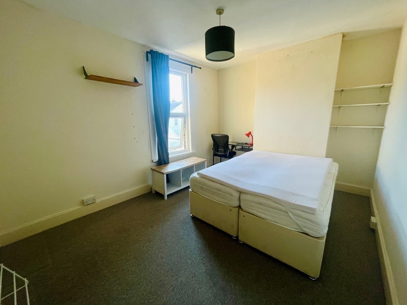 Room Ashley Down Road in Bristol