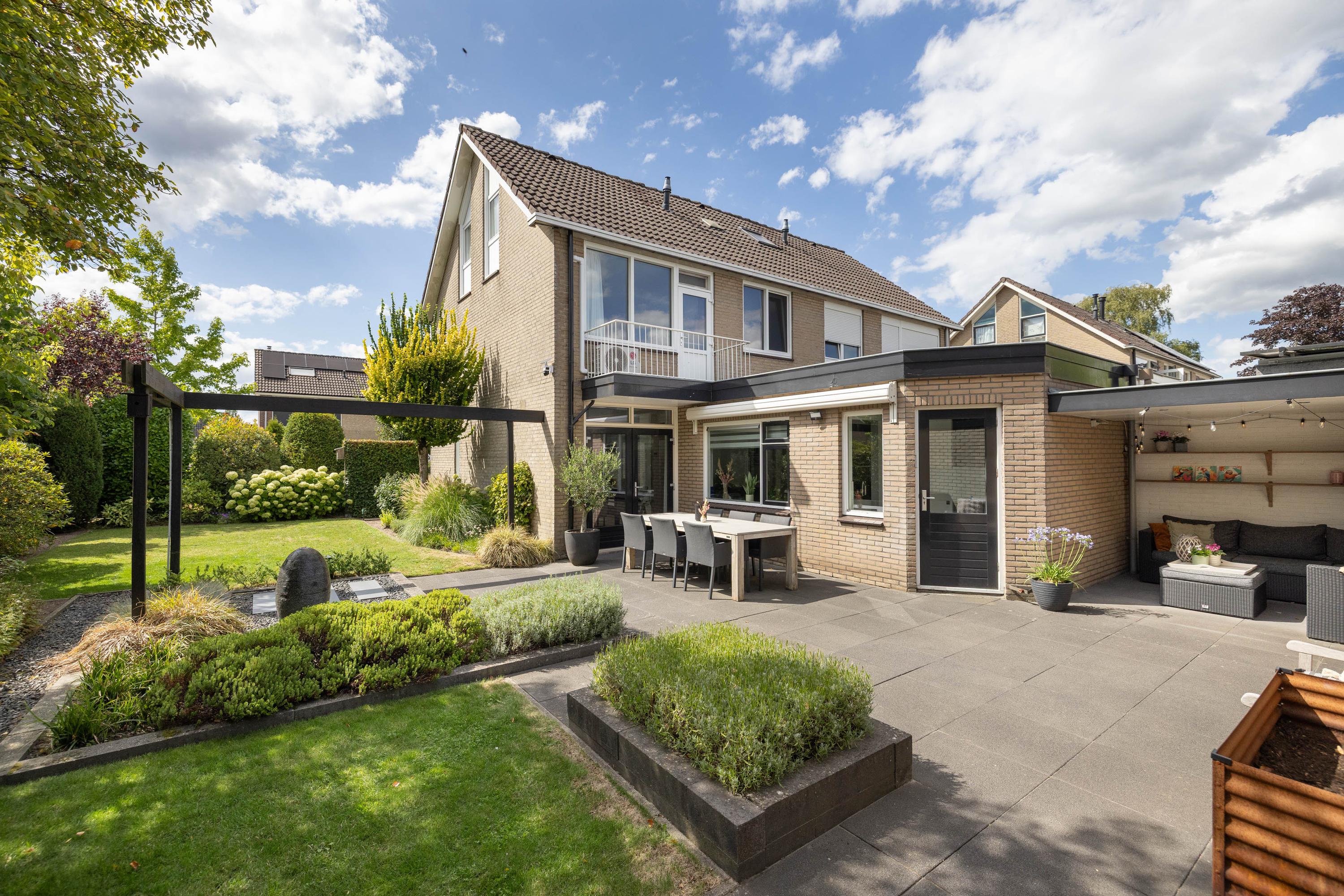 Huis Anjelier 23 in Borne