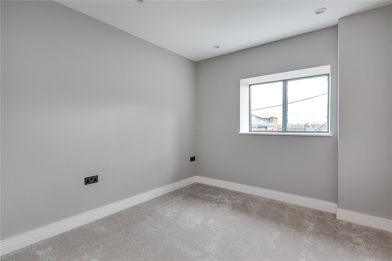 Flat Wyfold Road in Greater London