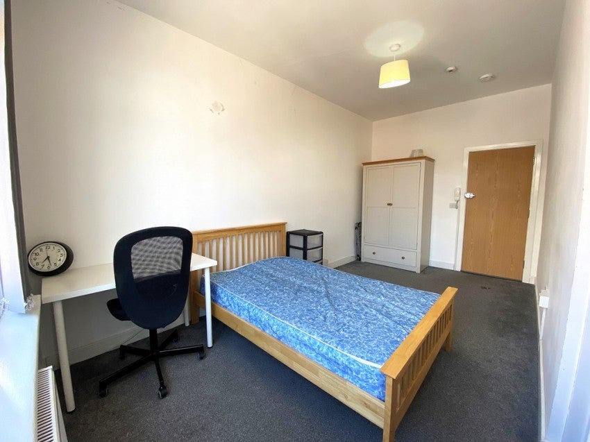 Flat Crasswell Street in Portsmouth