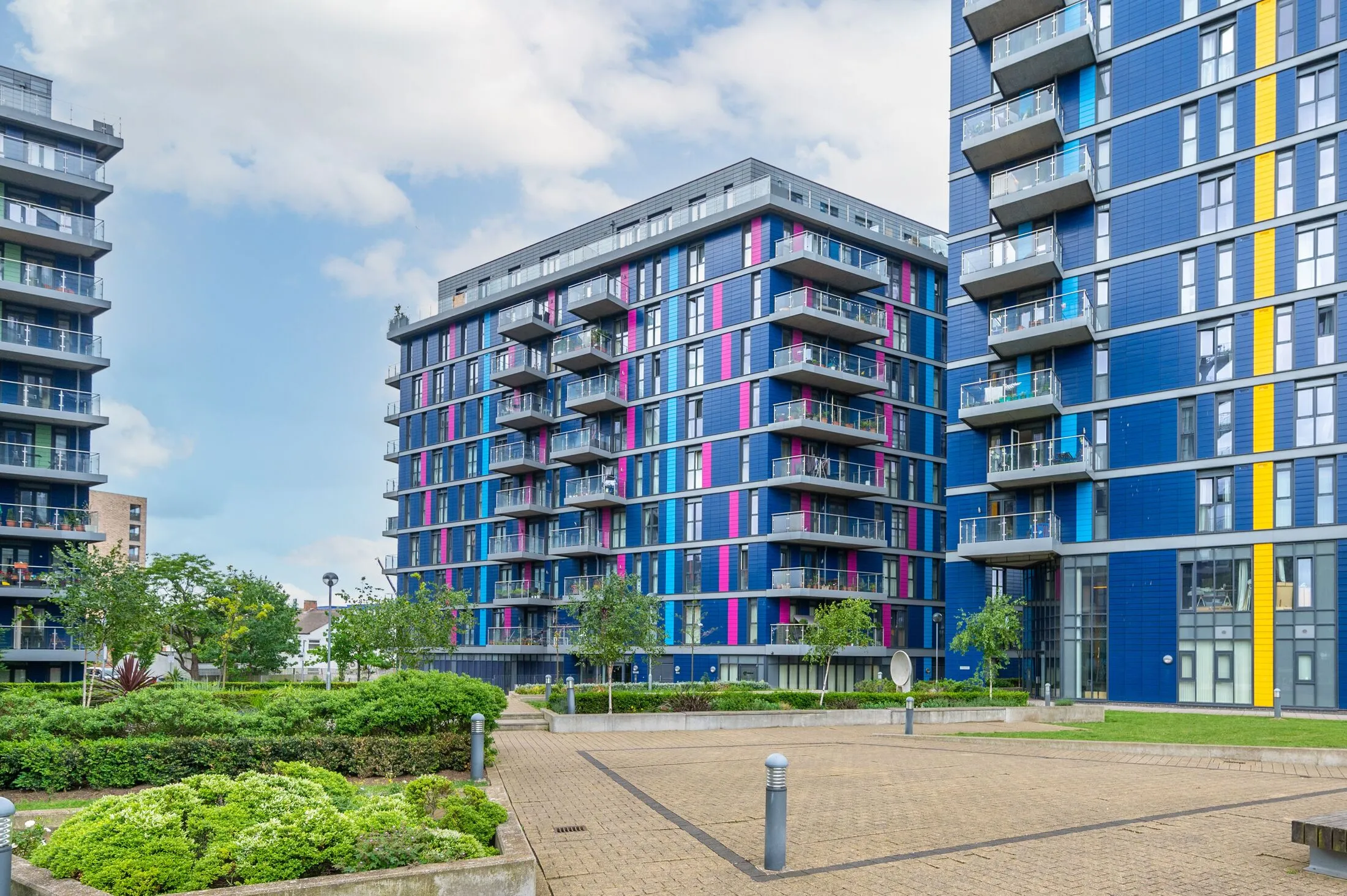 Flat Hatton Road in Greater London