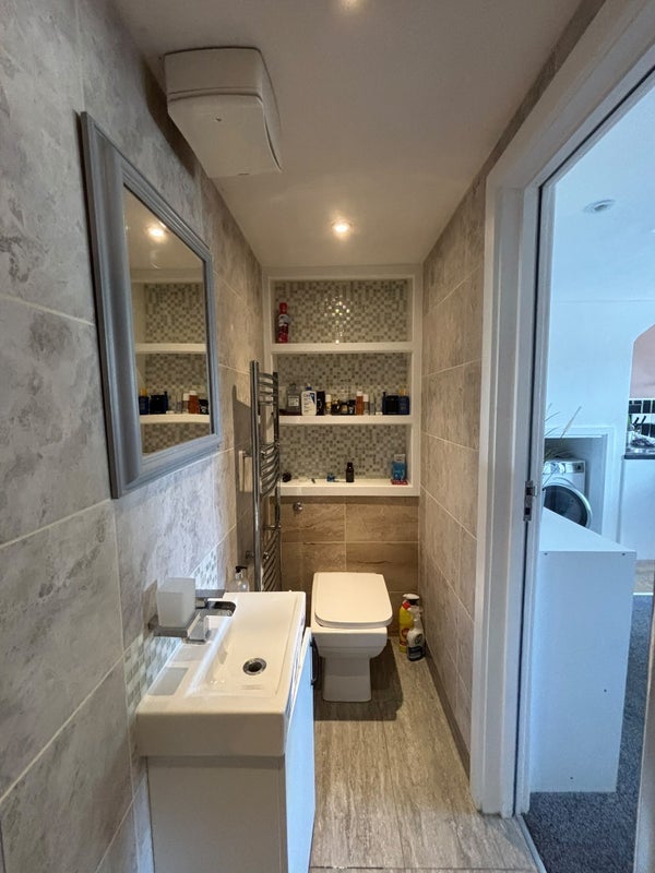 Room Gladstone Road in Greater London