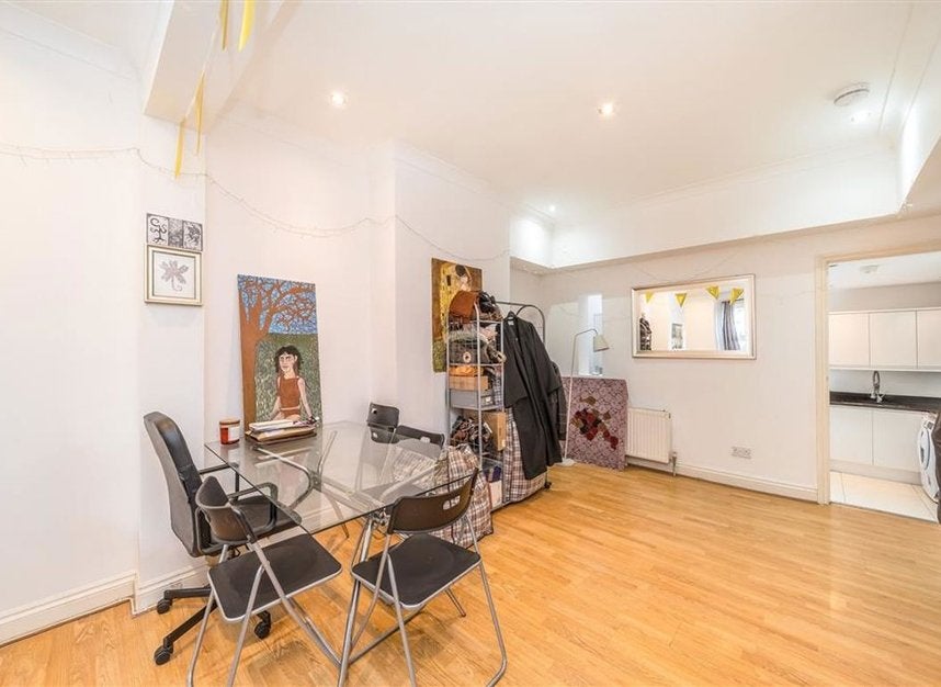 Room Revelon Road in Greater London