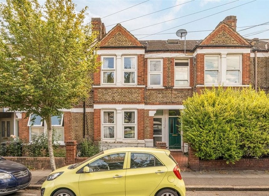 Room Revelon Road in Greater London