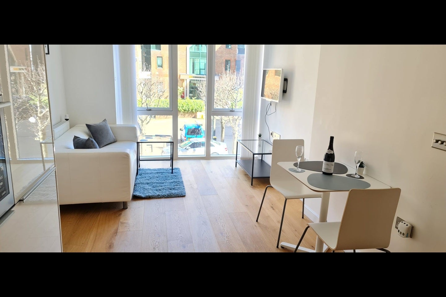 Flat Turnberry Quay in Greater London