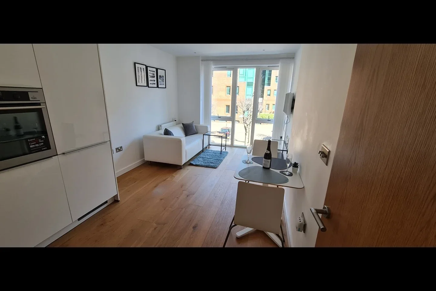 Flat Turnberry Quay in Greater London