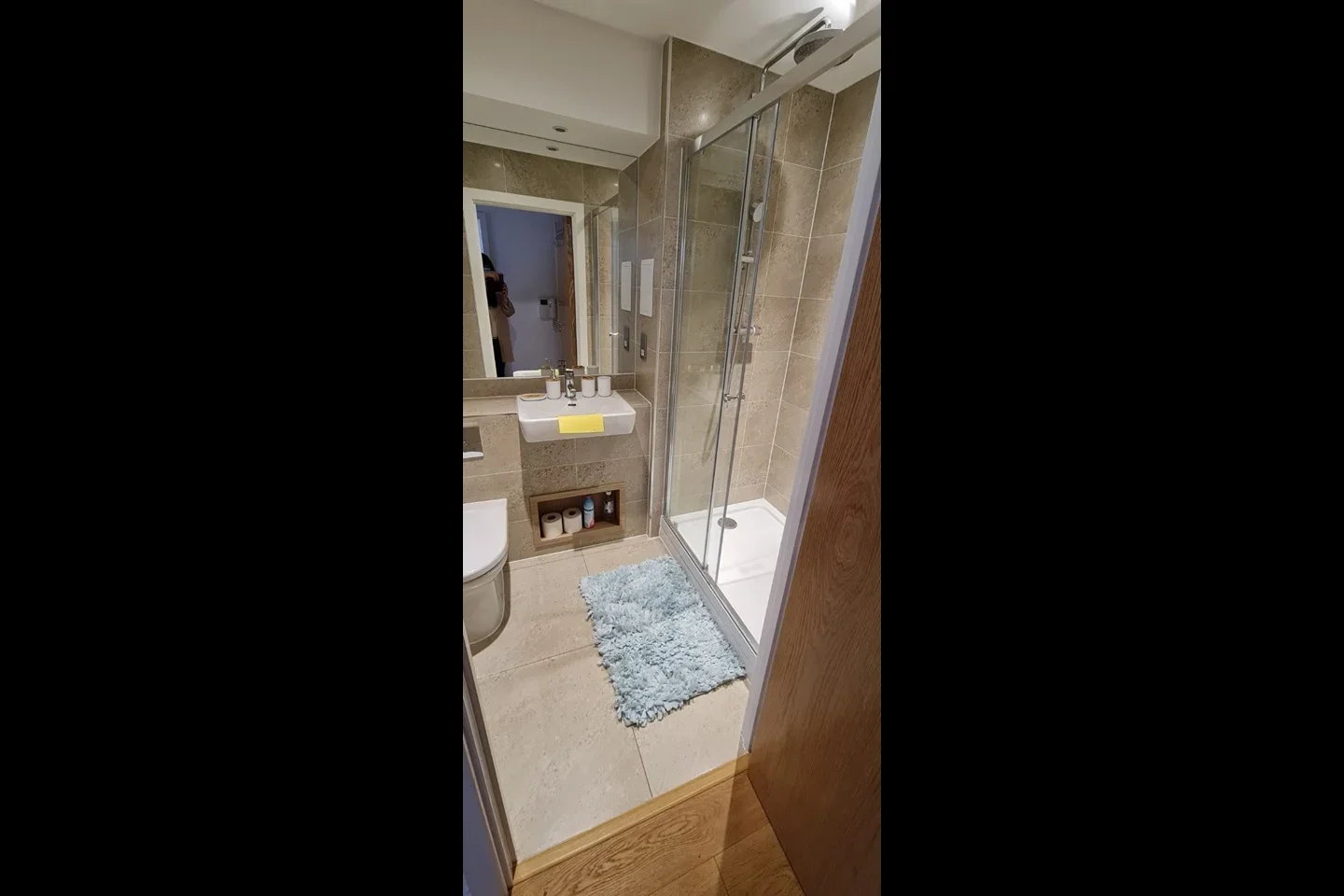 Flat Turnberry Quay in Greater London