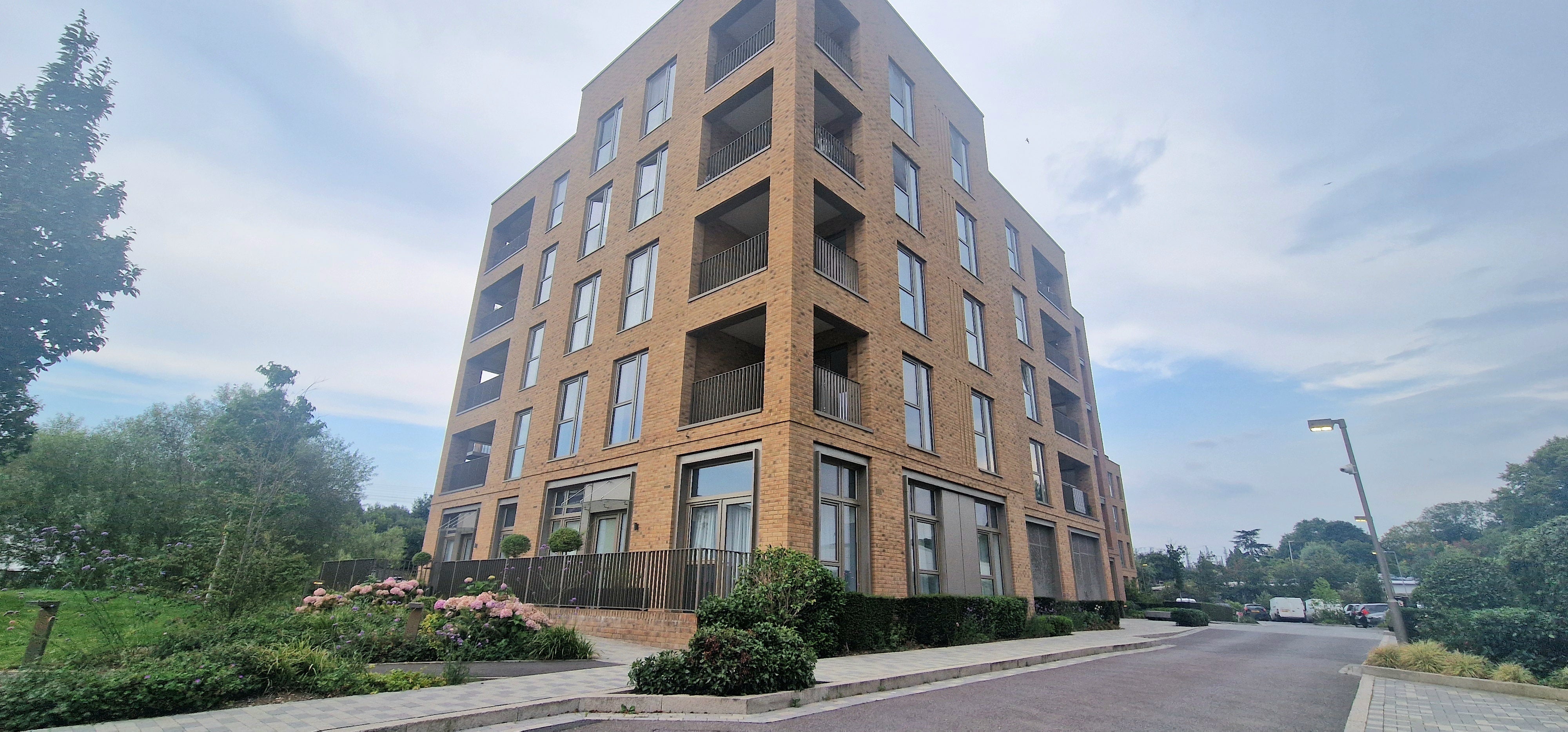 Flat Lower High Street in Watford