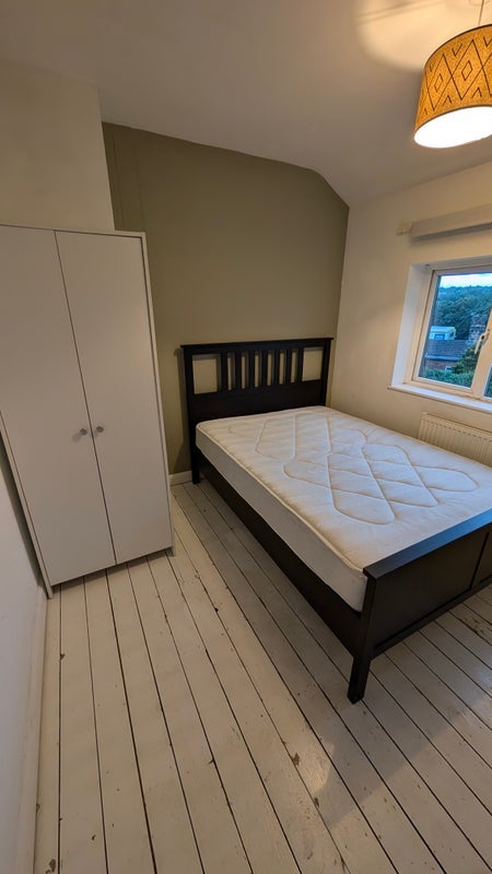 Room Burley Wood Crescent in Leeds