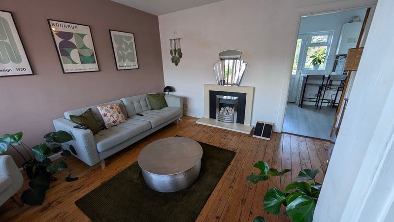 Room Burley Wood Crescent in Leeds