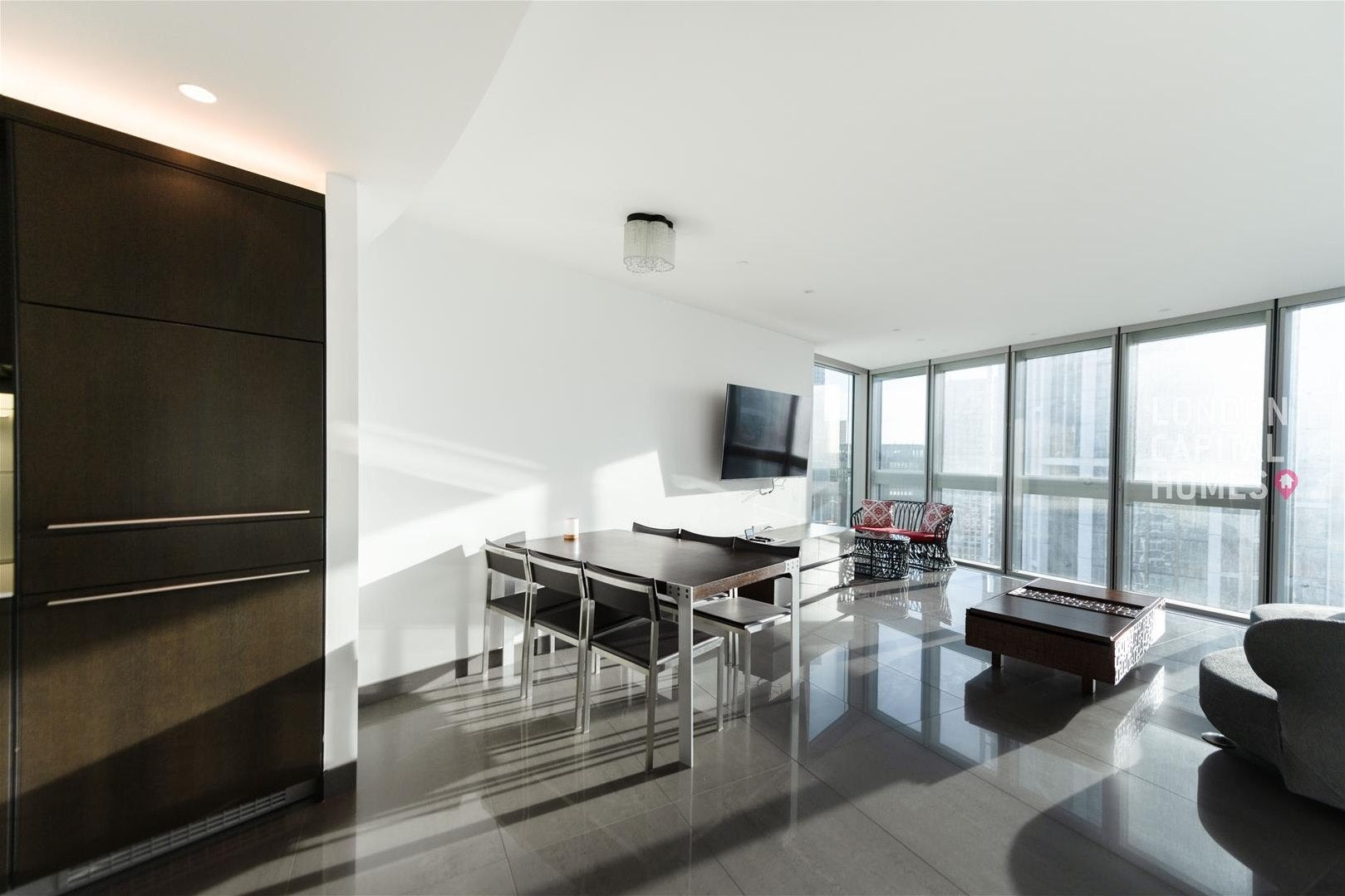 Flat Vauxhall Bridge in Greater London