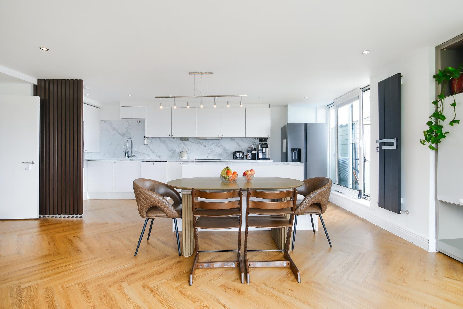 Flat Wards Wharf Approach in Greater London