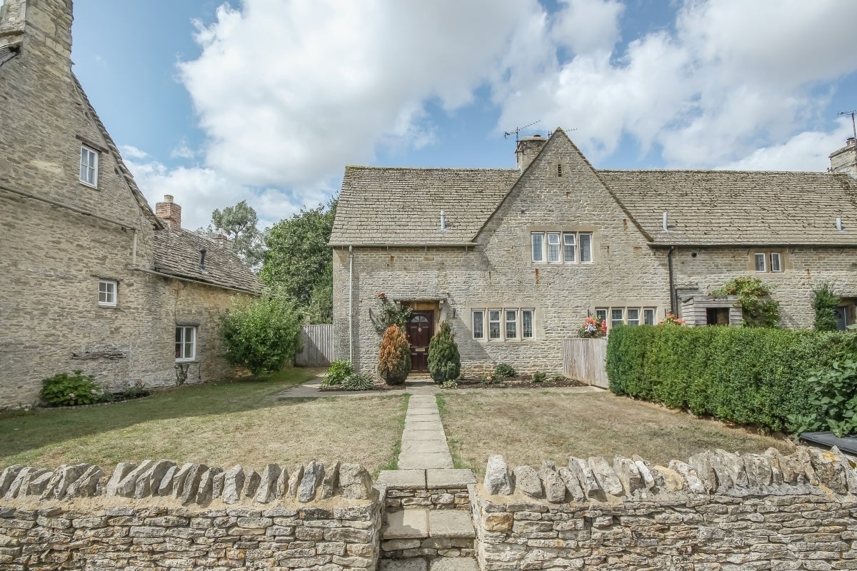 House Bulls Close in West Oxfordshire