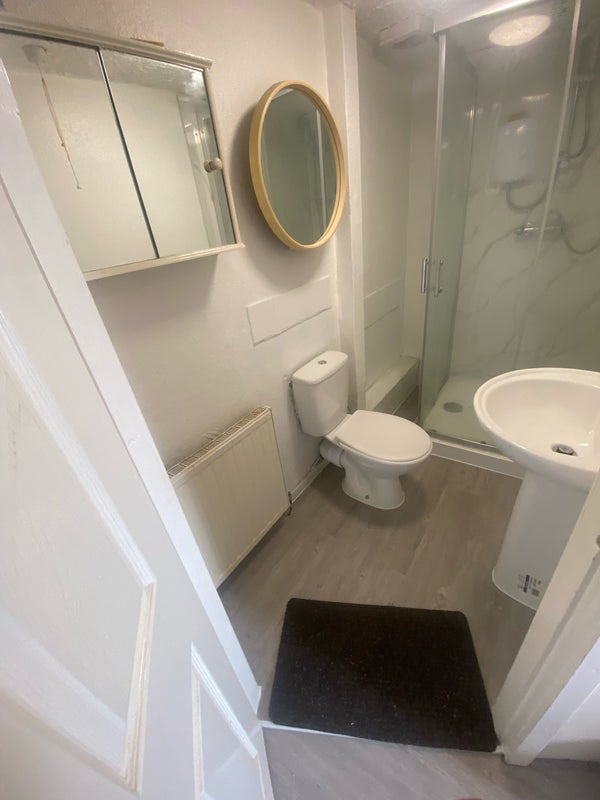 Room Dyson Street in Blackburn
