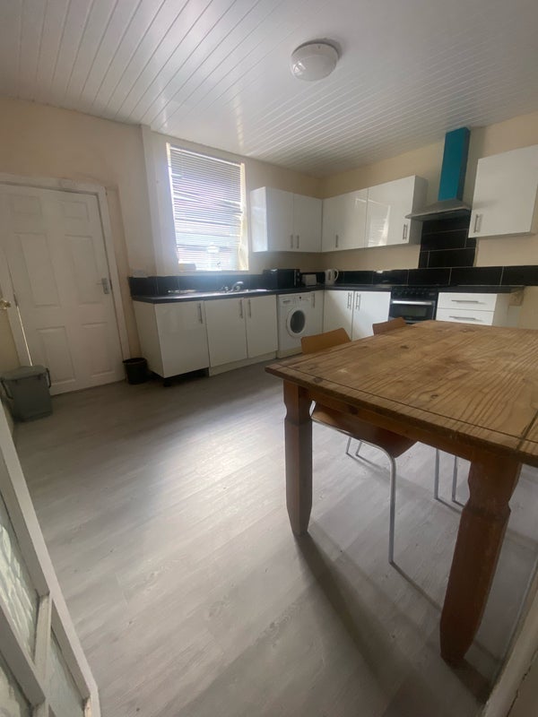 Room Dyson Street in Blackburn