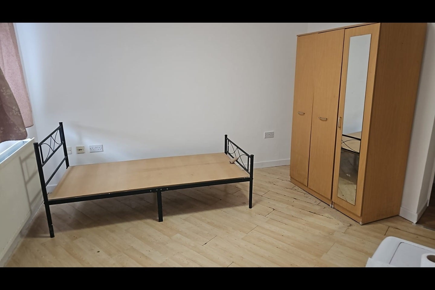 Flat Hornbeam Close in Greater London