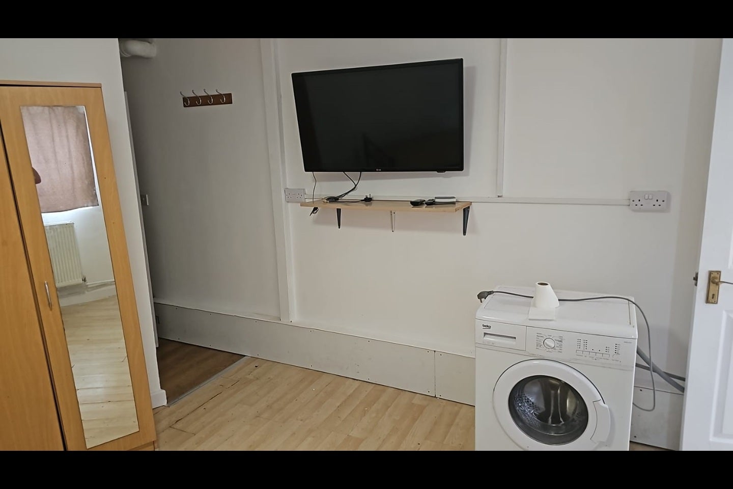 Flat Hornbeam Close in Greater London